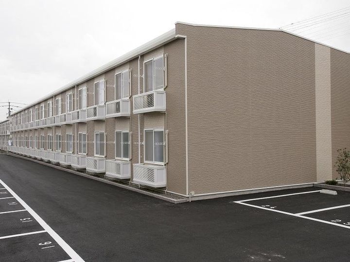 レオパレスエリアピースはやしの外観