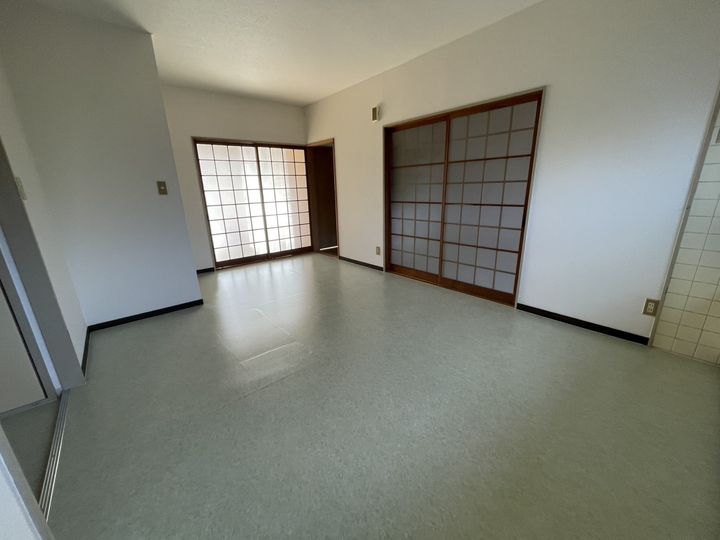 緒方アパートの居間