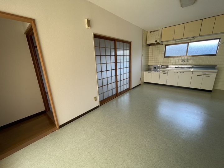 緒方アパートの居間