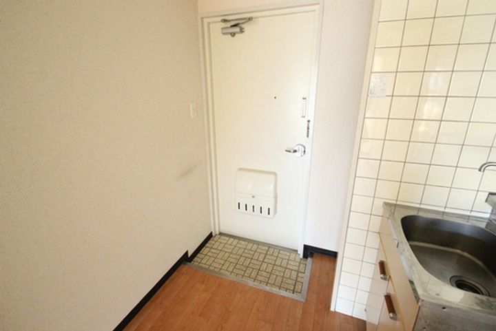 長谷川ビルの玄関