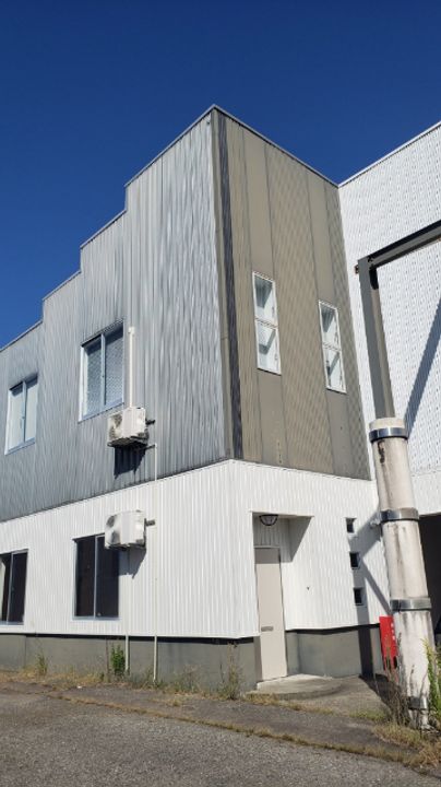 バーン荒町 A棟の外観