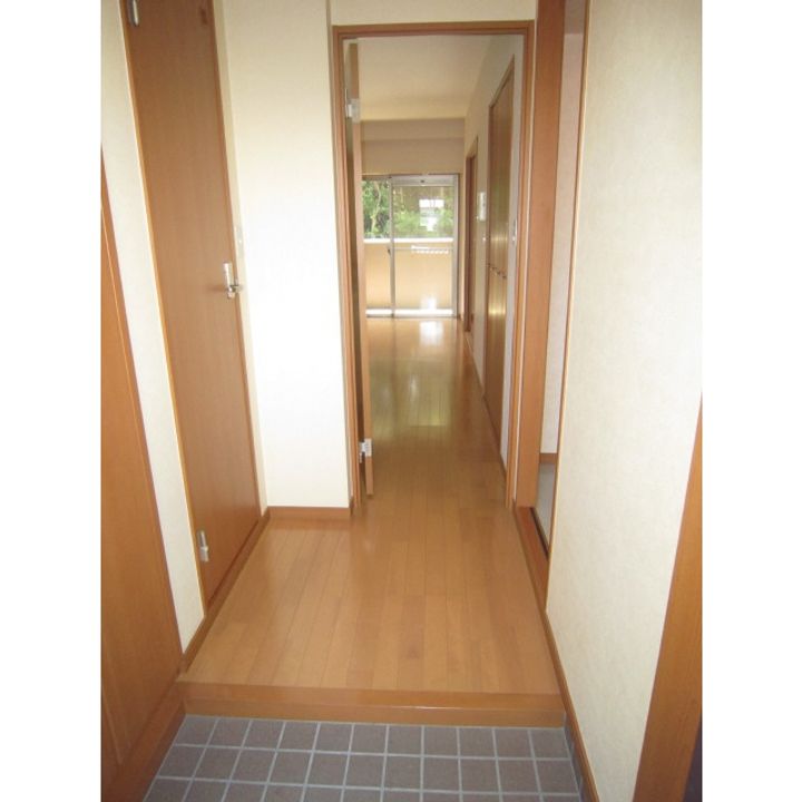 ルイス一番館の玄関