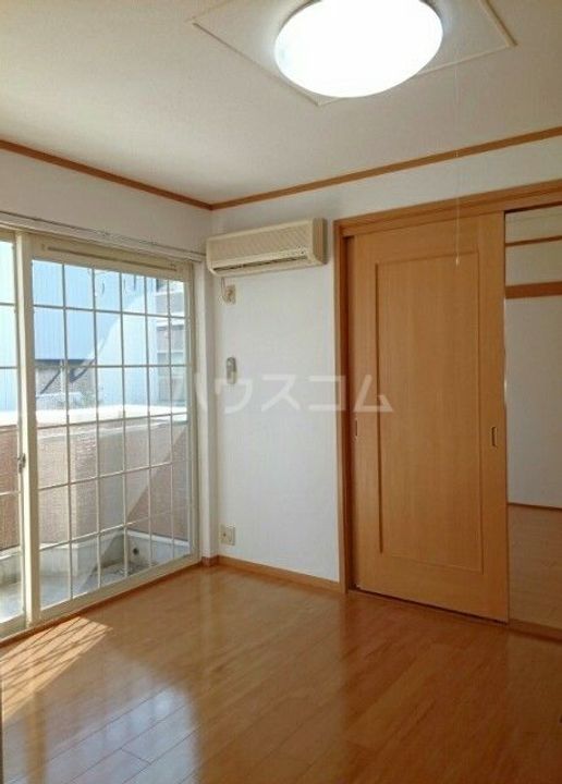 グリシーナ湘南Aの居間
