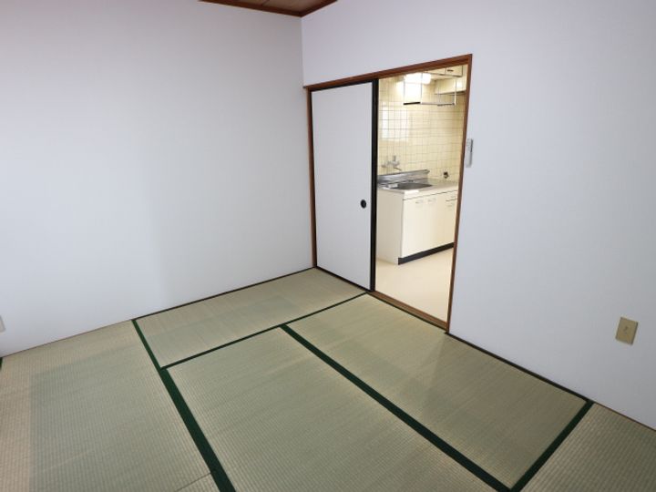 メゾンドール新保の居間