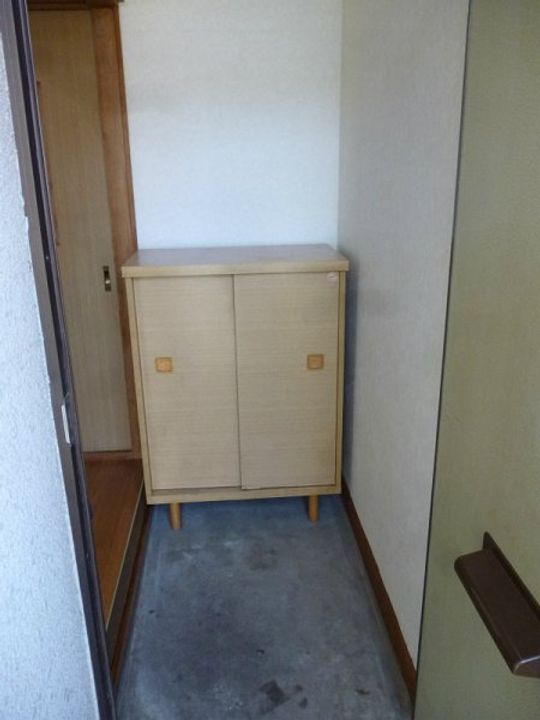 コーポヒロシの玄関