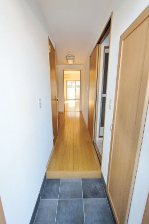 香川県高松市松縄町(マンション)の賃貸物件の玄関