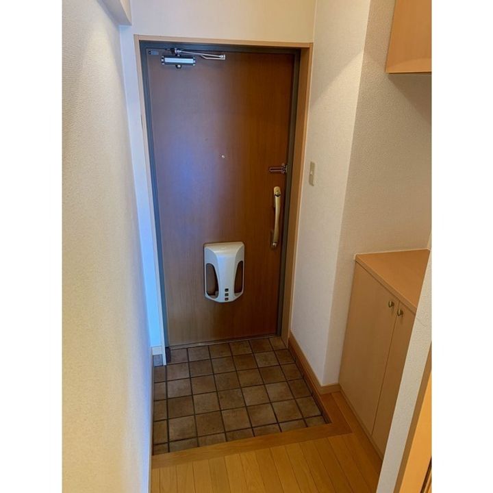 古城マンションの玄関
