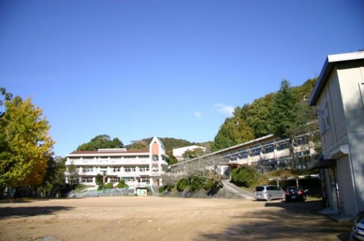 ラフォーレ東の周辺