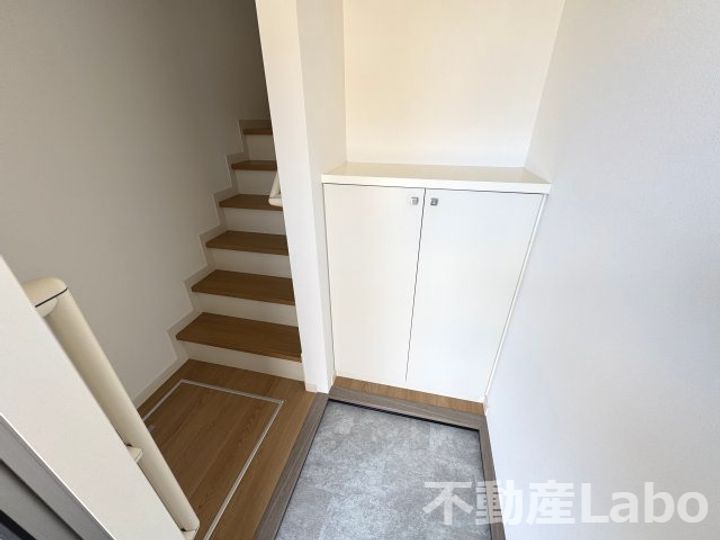 徳島県板野郡北島町中村字江口(アパート)の賃貸物件の玄関