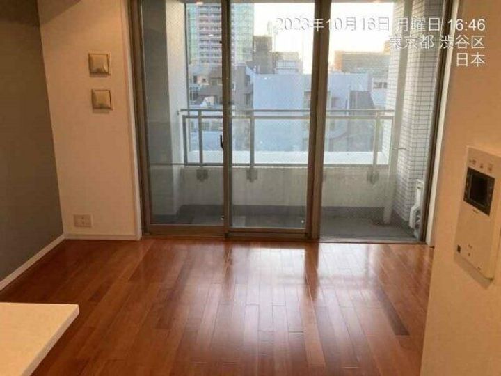 クオリア神南フラッツの居間