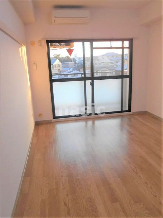 POISSON ROUGEの居間