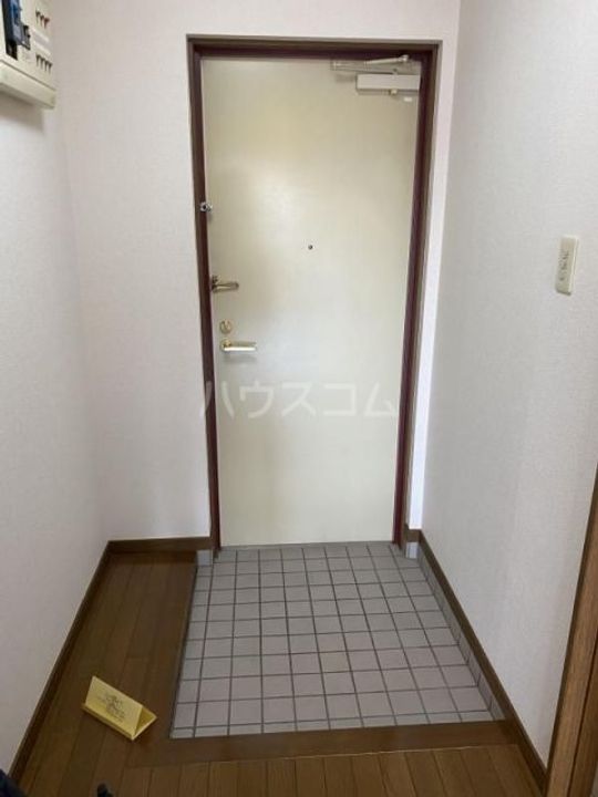 カネキビルの玄関