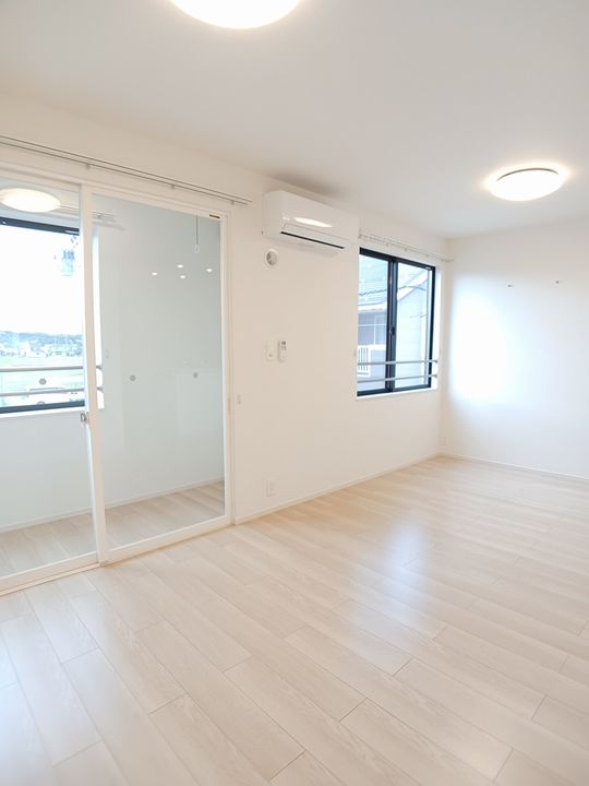 新潟県柏崎市城塚(アパート)の賃貸物件の居間