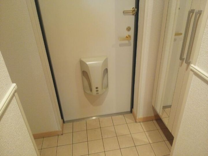 大阪府大阪市住之江区中加賀屋2(マンション)の賃貸物件の玄関