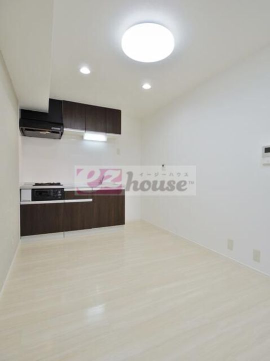 東京都新宿区住吉町(マンション)の賃貸物件の居間