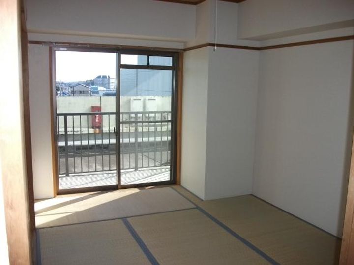 第14SYビルの居間