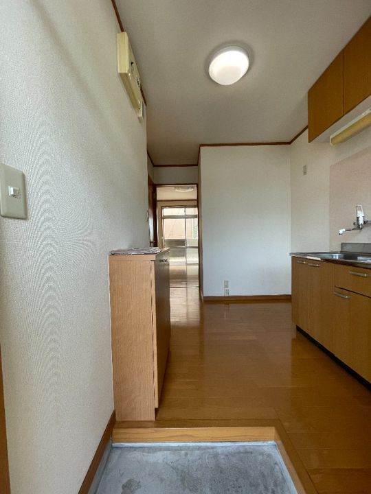 岡山県倉敷市松島の賃貸アパートの玄関