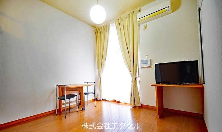 東京都立川市西砂町2(マンション)の賃貸物件の居間