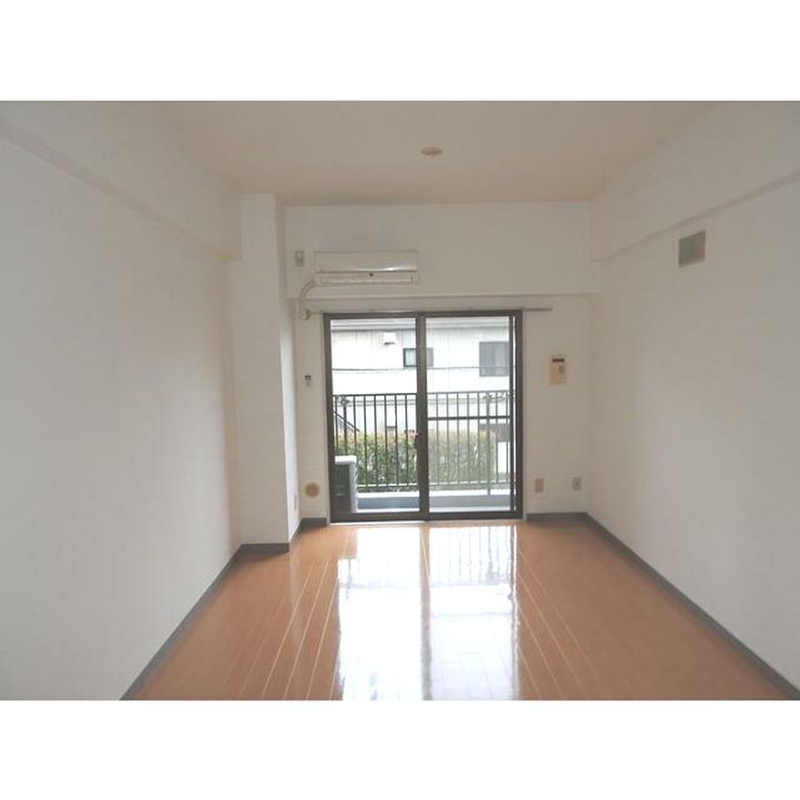 ジェネピア東千葉の居間