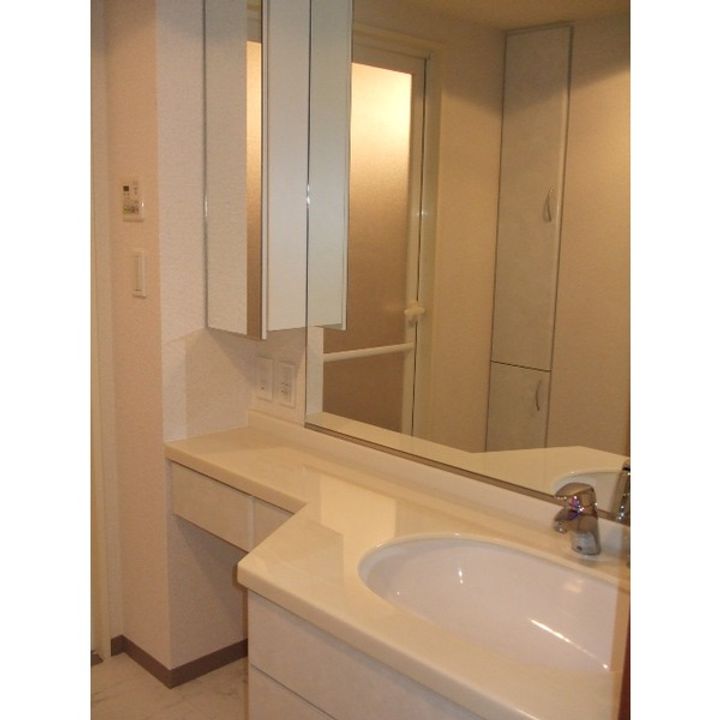 グラン・アベニュー名駅の内装