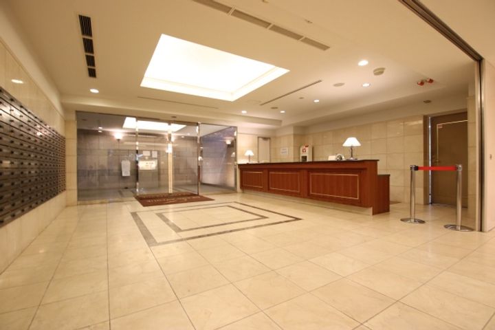 グラン・アベニュー名駅の地図