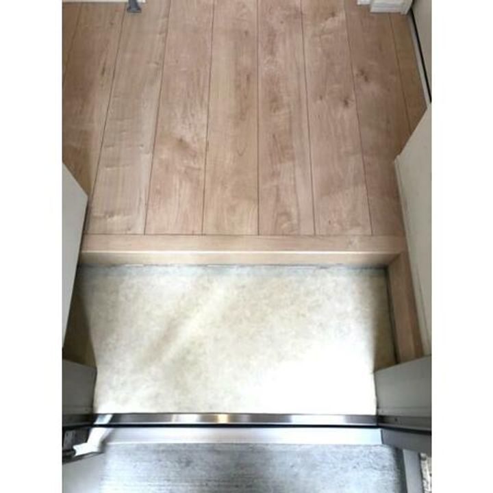 ジュネスの玄関