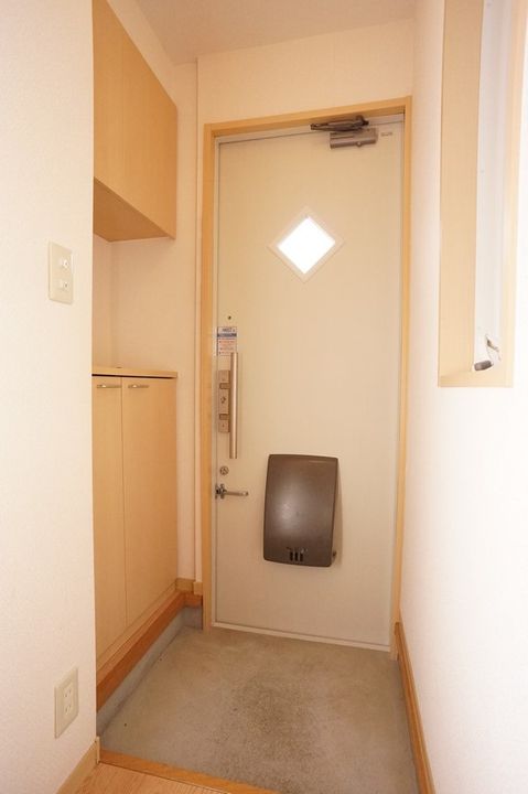 メゾン片瀬山Aの玄関