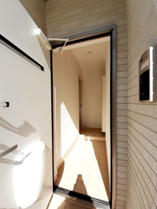 レコルト アクアルーチェの玄関