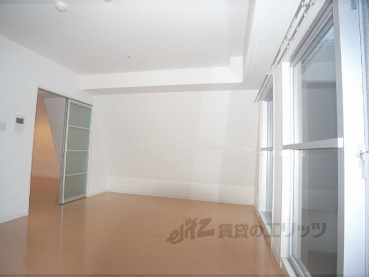 プレサンスNEO京都烏丸の居間