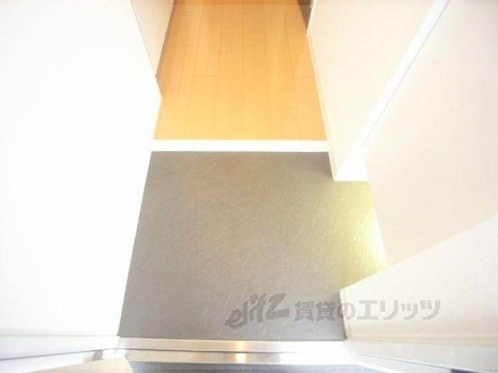 プレサンスNEO京都烏丸の玄関