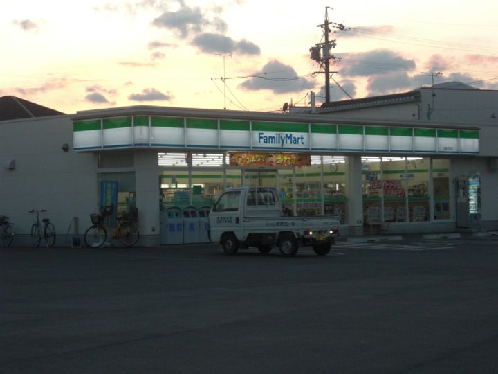 クリスタルガーデンの周辺