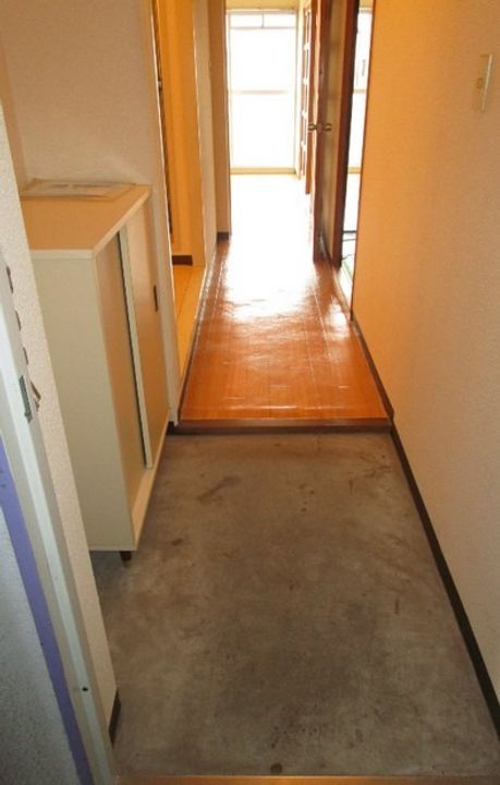 静岡県浜松市中央区佐藤2(マンション)の賃貸物件の玄関