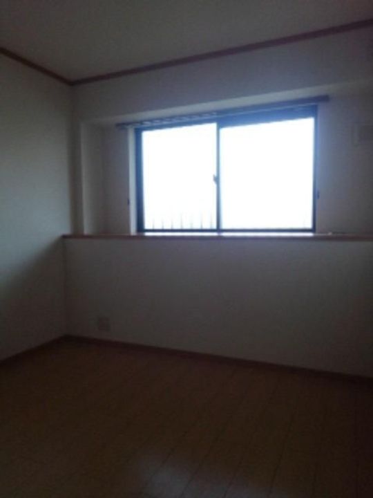 アヴニールヴィラ栂前Bの居間