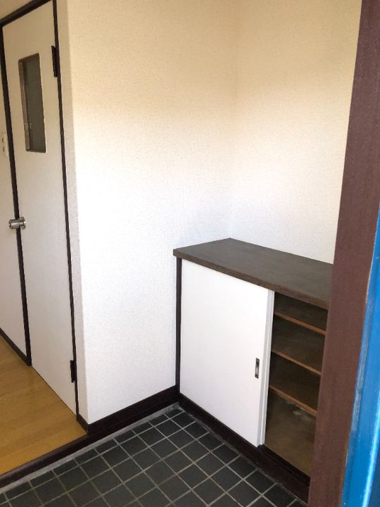 平和マンションの玄関