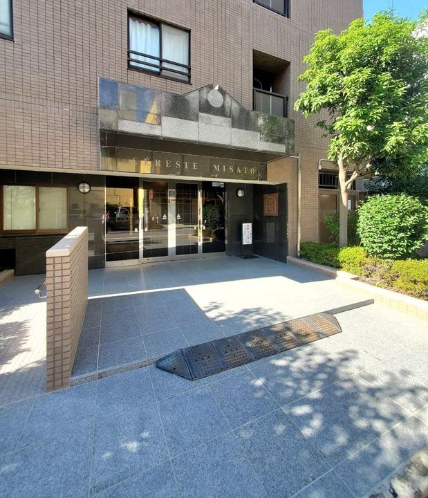 セレスト三郷の玄関