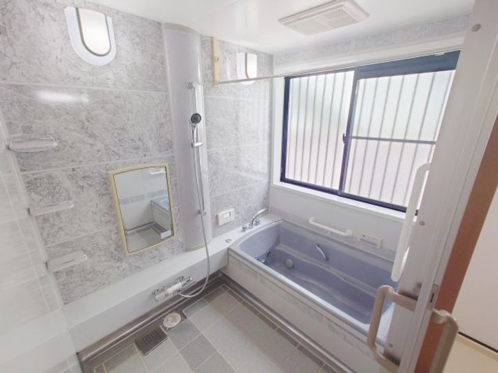 ホワイトリリーの風呂