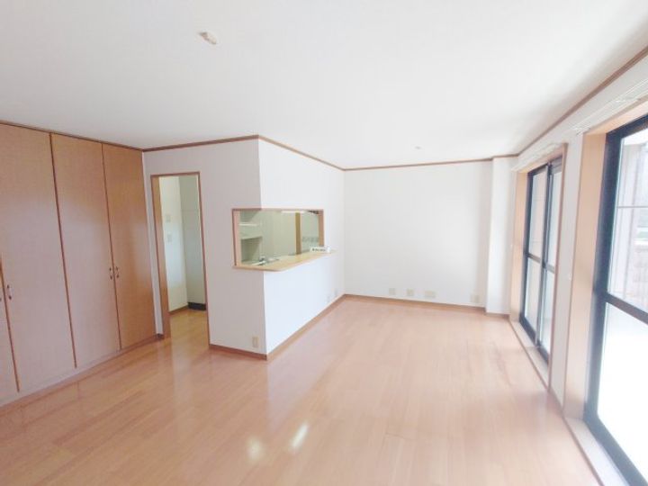 ホワイトリリーの居間