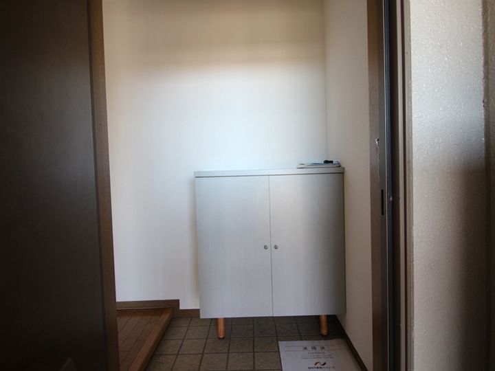 フィール野川Aの玄関