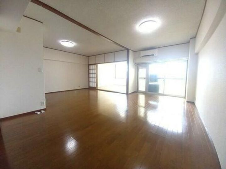 逗子シーサイドハイツの居間