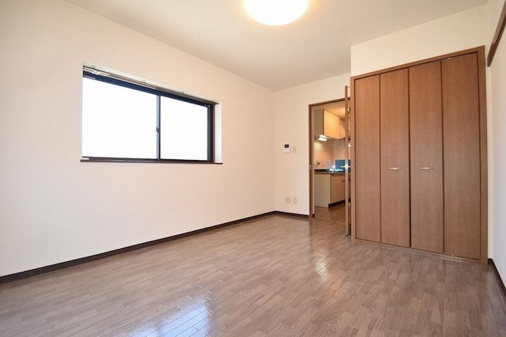 ジュネスヤマカの居間