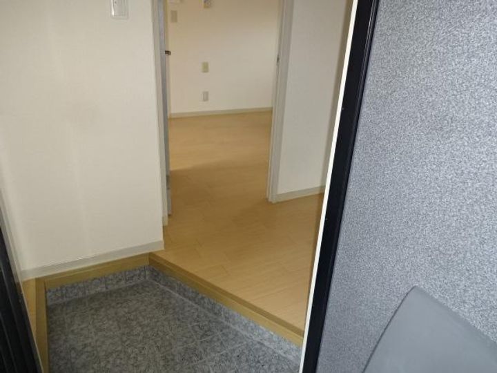 SUNVILLAGE YOSHIDA B棟の玄関