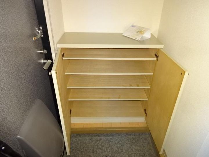 SUNVILLAGE YOSHIDA B棟の玄関