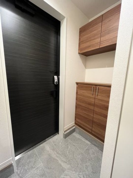 メゾンエレガンスの玄関