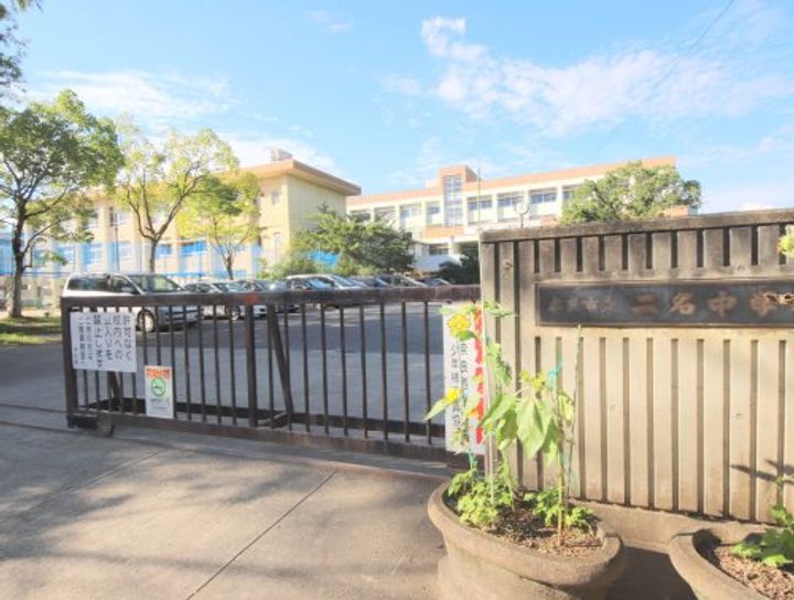 ヴェルナール学園前A棟の周辺