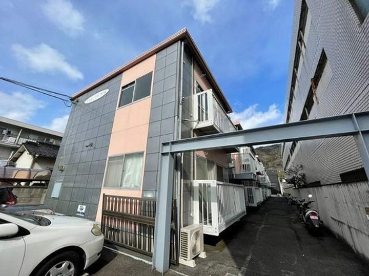 エステートピア戸坂の外観