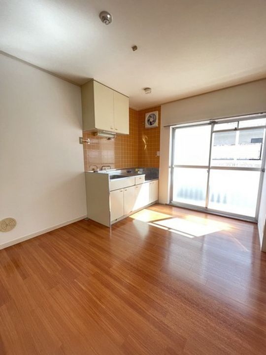 エステートピア戸坂の居間