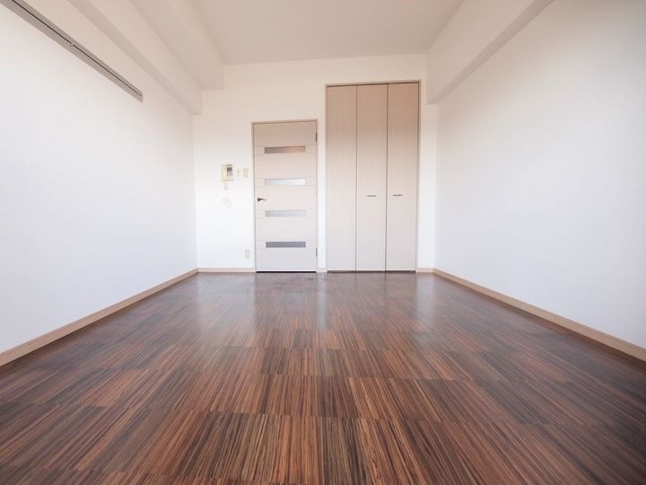 ウイングス片野IIの居間