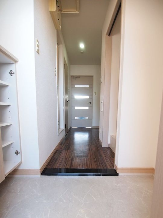 ウイングス片野IIの玄関