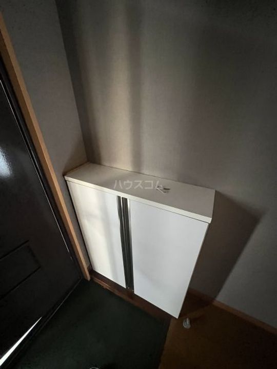 泉が丘地神コーポの玄関