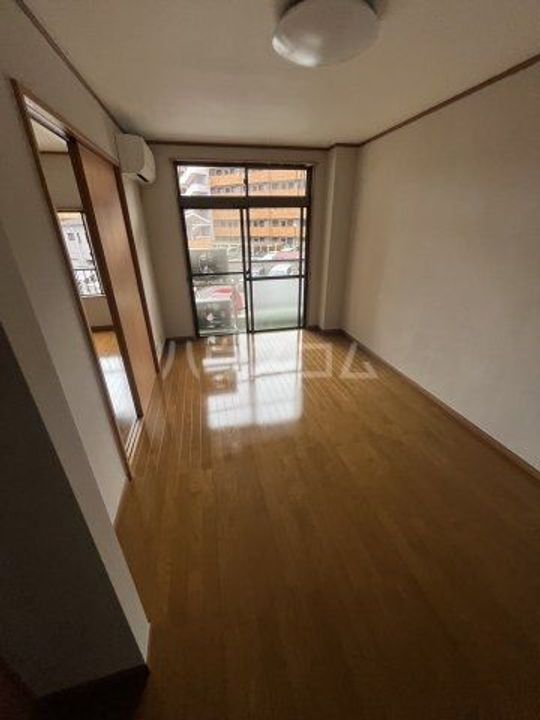 泉が丘地神コーポの居間